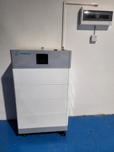 Paquete de Baterías Solares de Ciclo Profundo de 256V 100Ah Apilables y Dividibles con Pantalla LCD y Comunicación - Product Image 1