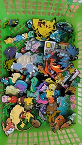 YINI Groothandel Op Maat Gemaakte Veiligheidsreversbadge Metalen Haar Anime Emaille UV-Gedrukt Kruis/Dier Broche Speldjes Ontwerper Vraag Catalogus - Product Image 4