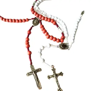 Giá Rẻ Red Và Trắng Christian Điều Chỉnh Công Giáo Saint Rose Thơm Mân Côi Gỗ Cross Mân Côi