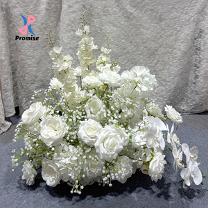 Centro de Mesa Asimétrico de Seda Sintética Blanca en Forma de Media Luna para Bodas, Banquetes, Cenas de Compromiso y Eventos Neutros - Product Image 1