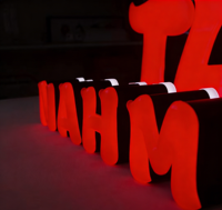 Lettres acryliques 3D modernes rétroéclairées pour enseignes publicitaires LED – Couleurs et formes personnalisables – Éclairage directionnel pour hôpitaux