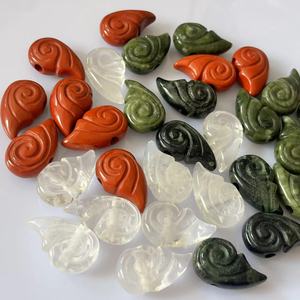 Venta al por mayor de colgantes Koru de piedra natural con agujero grande, cuentas espirales maoríes en jaspe rojo, <span class=keywords><strong>cuarzo</strong></span> transparente y jaspe Kambaba para la fabricación de joyas. - Product Image 3