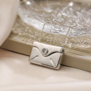 Collar con colgante de sobre de circón de Material de latón libre de alergias Sin decoloración Collar con colgante de oro real de latón de 18 quilates con LOGOTIPO personalizado - Product Image 5