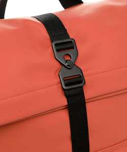 Mochila Impermeable de Lona Personalizada, Negra, Resistente, Informal, con Cierre Enrollable - Product Image 4