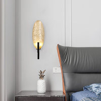 Lampe murale créative en fer de style postmoderne et luxueux avec abat-jour en cuivre LED pour salon, salle à manger, chambre à coucher, bureau