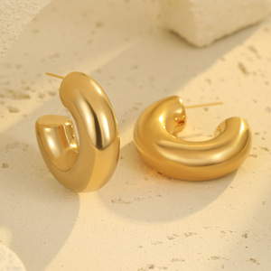 Venta al por mayor Simple Mujeres Moda Joyería Pendientes de aro 18K Acero inoxidable en forma de C Pendientes huecos - Product Image 4