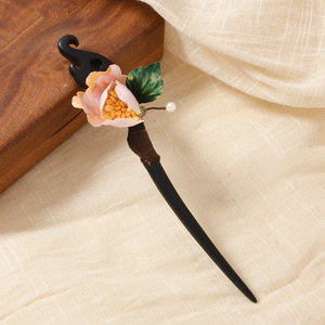 Nouvelle épingle à cheveux en bois d'ébène, style chinois classique, culturelle et créative, ornée de fleurs en velours et de papillons, élégante et haut de gamme, polyvalente. - Product Image 2
