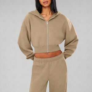 Haut court boxy personnalisé avec logo brodé, survêtement à capuche en coton de haute qualité, vêtements de détente, sweat à capuche court zippé basique pour femme - Product Image 4