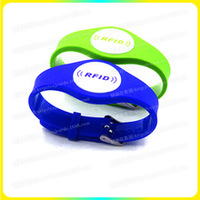 Bracelet RFID NFC EM4305 en silicone étanche pour la gestion des cartes de membre et le contrôle d'accès dans les clubs, centres de villégiature et spas