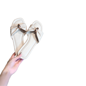 Nouvelles sandales plates respirantes et douces pour femmes, printemps-été, avec nœud et boucle métallique, design confortable et élégant pour une utilisation en extérieur - Product Image 1