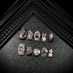 Faux ongles courts faits à la main, effet œil de chat violet, entièrement ornés de strass scintillants, réutilisables pour manucure quotidienne ou de fête - Product Image 3