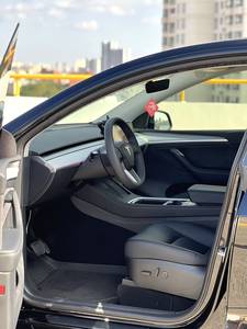 <span class=keywords><strong>Tesla</strong></span> <span class=keywords><strong>Model</strong></span> <span class=keywords><strong>Y</strong></span> <span class=keywords><strong>LR</strong></span> AWD d'occasion 2023 - Voiture électrique longue autonomie, bon état - Product Image 5