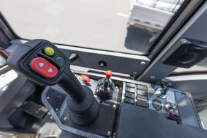 Mini Cargadora Frontal Telescópica con Certificación CE Euro 5, 700 kg, 1 Tonelada, con Cabina y Joystick - Product Image 6