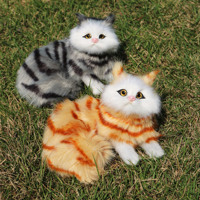 Modèle de chat moelleux de la taille d'une main, avec un son de miaulement réaliste, petit animal de compagnie réaliste, design aux détails fidèles, accessoire animal mignon et kawaii.