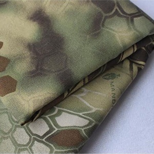 Bán buôn Twill polyester bông vải nhà sản xuất tổ ong <span class=keywords><strong>Python</strong></span> ngụy trang cho quần áo ngoài trời Áo khoác túi hàng may mặc Túi - Product Image 3