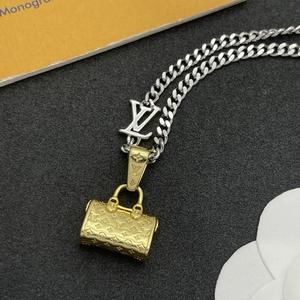 Collier pendentif monogramme en cuivre avec chaîne à maillons pour femme, idéal pour les occasions festives, un symbole intemporel près de votre cœur - Product Image 4