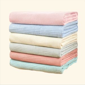 Cubrecama Clásico de Algodón 100% con Tejido Waffle Piqué, 250g/m², Ligero y Fresco, Manta de <span class=keywords><strong>Verano</strong></span> para Cama o Sofá, Lavable - Product Image 2