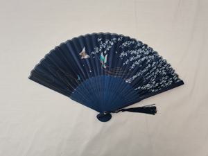 Éventail à main pliant pour femmes pour mariages 8.27 \ "(21CM) éventails à main de style amour en bois de bambou sculpté en soie - Product Image 4