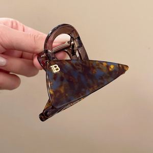 High-end Luxury Handmade Amber-textured Acetate Elegant Mid-size Triangle Hair <b>Clip</b> Shark Back Head for Half-up Gift Party - Product Image 3