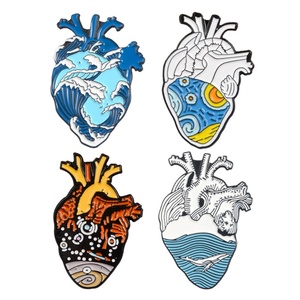 Pins de Solapa Esmaltados con Diseño Personalizado de Moda, Lindos Dibujos Animados, Pins de Esmalte con Corazón Anatómico Personalizados - Product Image 3