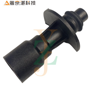 C2Z18658 LR028136ข้อต่อท่อน้ำพลาสติกสำหรับซ่อมอะไหล่รถยนต์แลนด์โรเวอร์ - Product Image 1