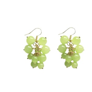 Boucles d'oreilles pendantes mignonnes de raisin vert clair Style forestier à la mode avec petites boucles d'oreilles de fruits anti-allergiques au design de crochet d'oreille frais - Product Image 1