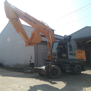 Excavadora de ruedas Hyundai 210w-7 de 21 toneladas con cucharón de excavación de 1.05 m³ de capacidad, equipo pesado usado a bajo precio con 1 año de garantía. - Product Image 3