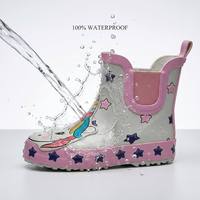 Commande en gros Bottes de pluie Chelsea en caoutchouc pour filles, style Ins, imprimé arc-en-ciel licorne étoile, rose, avec soufflet latéral élastique et boucle de traction unique