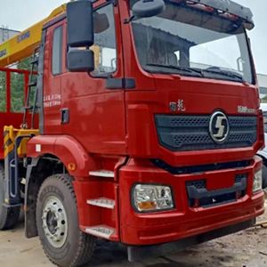 Camion de dépannage à plateau plat Shacman Delong 8*4 haute performance avec grue montée sur échelle - Product Image 4