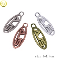 Sacs personnalisés fabriqués en usine OEM, étiquettes à fermeture éclair, tirettes de fermeture éclair à logo creux pour vêtements de créateur et valises