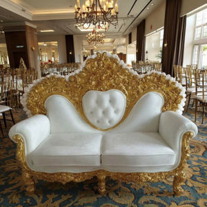 दिल का आकार उत्कृष्ट कटिंग डिजाइन शादी सोफे सुनहरे लकड़ी के सोफे प्यार सीट शादी समारोह होटल दुल्हन सोफा - Product Image 2