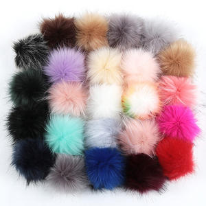Pompones de Pelo Sintético de Zorro y Mapache al por Mayor de Fábrica con Broche/Alfiler/Pegatina - Product Image 1