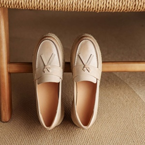 Mocassins à talon compensé pour femme, nouvelle collection automne 2026, en cuir pleine fleur, mi-mollet, avec brides tressées et semelles souples - Product Image 6
