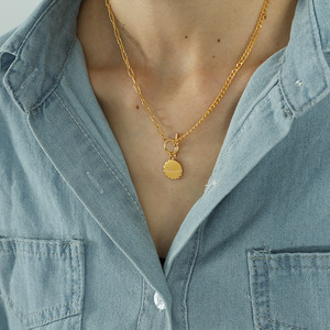 Collar Minimalista con Hebilla OT, Colgante Circular de Aleación de Zinc Dorado para Mujer, Regalo, Joyería, Accesorio de Moda - Product Image 3