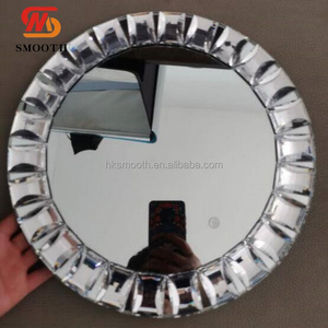 จานรองแก้วทรงกลมแบบเรียบหรู ขอบเพชร สีเงิน สำหรับงานแต่งงาน - Product Image 3