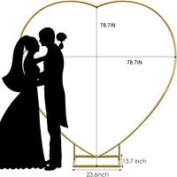 Arche de mariage en métal en forme de cœur, style vis. Support de présentation de fleurs pour pelouse, spécifiquement conçu pour les mariages. Accessoire pour événement de mariage