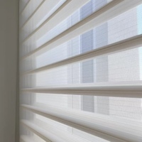Stores motorisés intelligents sans fil compatibles Zigbee, Z-Wave et Thread pour la domotique