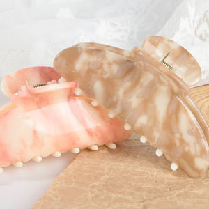 Yeni Kaliteli Ay Boyama Desenli Yarım Yuvarlak Köpek Balığı Tokası Plastik Saç Aksesuarı Reçine Tutucu Toka Mermer Saç Pençesi Kadınlar İçin - Product Image 4