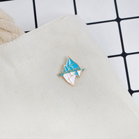 En gros, épingles en métal en forme d'iceberg, épingles de revers à motif vague marine de dessin animé, épingles créatives en émail souple pour vêtements avec impression numérique UV offset