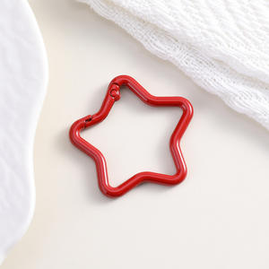 Porte-clés moderne et élégant en forme d'étoile, en métal poli, pour accessoires contemporains et style urbain - Product Image 5