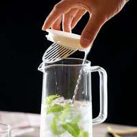Carafe à eau en verre borosilicate de haute qualité 1300 ml, carafe en verre résistant à la chaleur avec couvercle filtrant pour jus de fruits froids, limonade, thé glacé