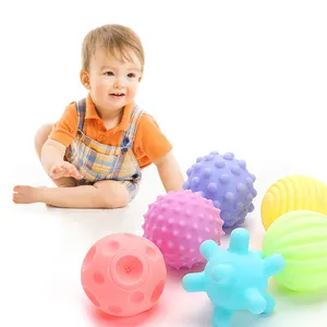 Ensemble de jouets éducatifs pour enfants, sac en maille emballé 6 pièces poignée balles en vinyle souple bébé toucher sensoriel jouets à couiner