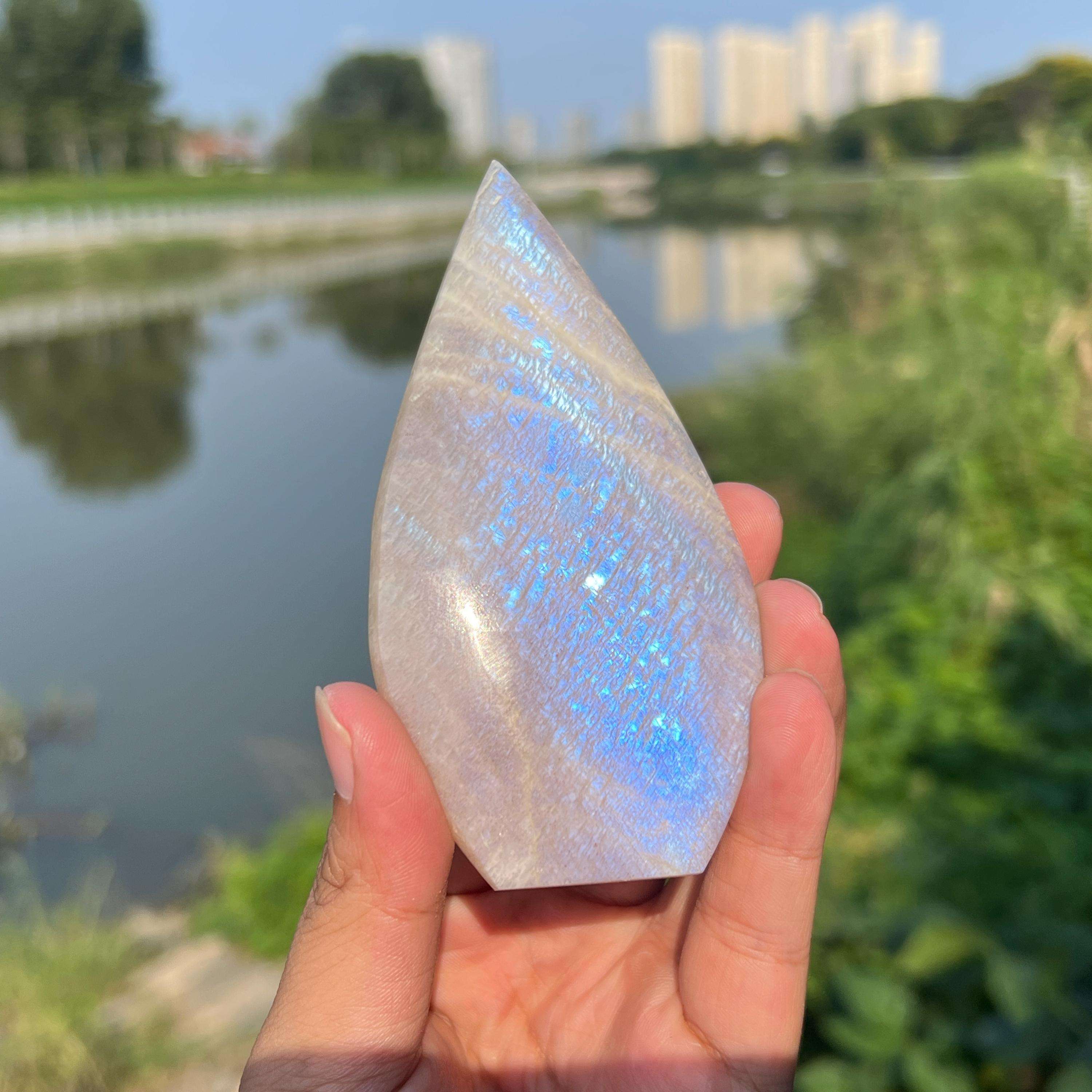 หยดน้ำมูนสโตน