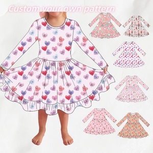 Abito a piroetta a maniche lunghe con motivo personalizzato a forma di cuore e stampa floreale abito da ragazza con motivo personalizzato per bambini - Product Image 1