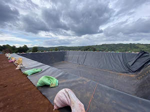 Revêtement en panneaux modulaires préfabriqués en HDPE pour système de bassin d'élevage de poissons circulaire - Product Image 2