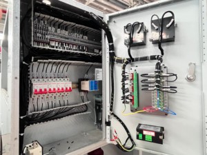 Conjunto Completo de Aparamenta de Baja Tensión, Gabinete de Distribución de Acero Extraíble con Control PLC para Líneas de Entrada/Salida de Energía GPR Po - Product Image 2