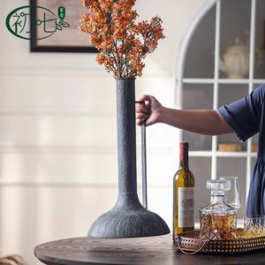 Jarrón Metálico Minimalista Nórdico con Asa, Acabado Azul Desgastado, para Decoración de Sala de Estar - Product Image 1