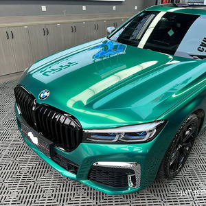 Vinilo para Envoltura de Automóviles, Color Verde Esmeralda, Acabado Metálico Brillante - Product Image 1