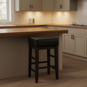 Sgabello da bancone in stile transizionale con seduta in similpelle nera e struttura in legno color espresso, per sala da pranzo - Product Image 2