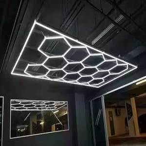 Dalles de sol pour garage, idéales pour la réparation automobile, lampe suspendue hexagonale en nid d'abeille à LED pour plafond de garage - Product Image 1